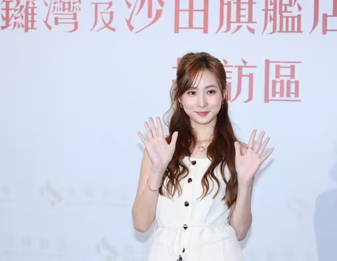 TVB小花首度回應拍拖!否認男方觸碰臀部:我們在學校認識