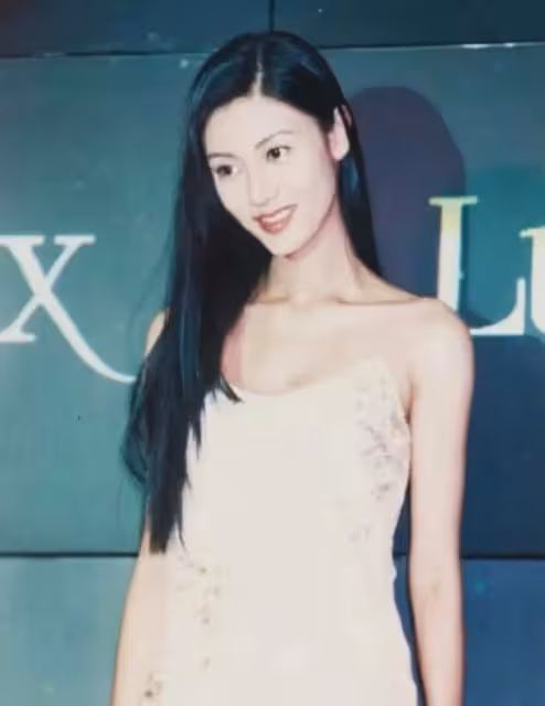 王晶評港圈四大美人:青霞男相,嘉欣沒肉,祖賢腿粗,最完美是她