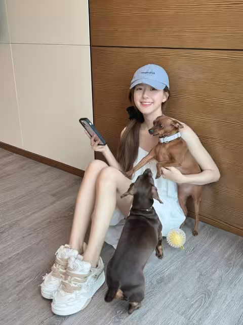 處於解約風波中的趙露思直播了，標題還是：沒瘋，謝謝