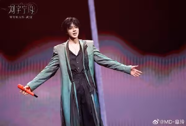 劉宇寧台上大哭!「我覺得干夠了,因為你們才堅持」 4000人守6年之約