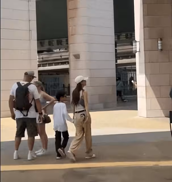 黃曉明透露baby不讓小海綿去他和葉珂那裡，對baby的稱呼亮了