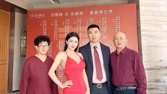 42歲懷孕3個月,從風月片港星到下嫁山東農村,如今她後悔了嗎?