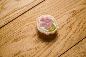 葡萄乾搭配中式點心，這一口太鮮靈啦！