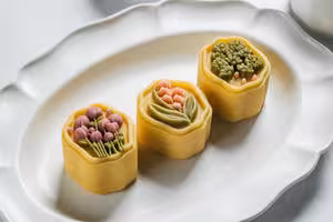 葡萄乾搭配中式點心，這一口太鮮靈啦！