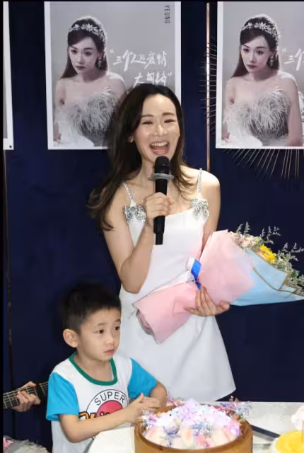 TVB前女星弔帶裙慶47歲生日!子女和媽媽三代同堂!神秘老公仍不見影!