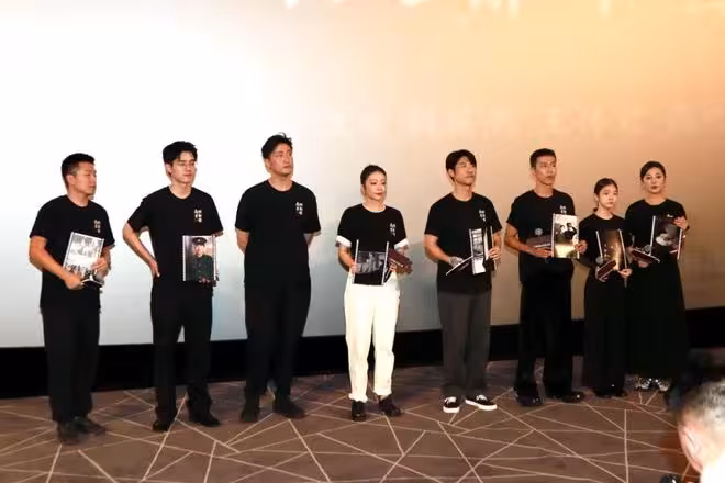 靳東笑著談《南京照相館》把劉昊然整不會了 網友：眼裡只有票房