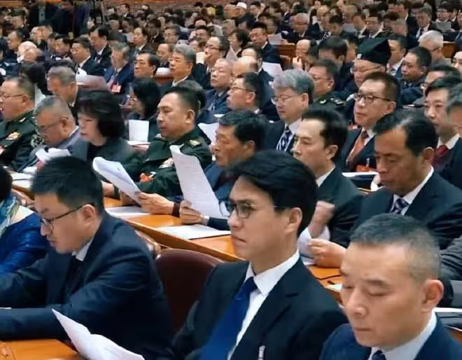 靳東笑著談《南京照相館》把劉昊然整不會了 網友：眼裡只有票房