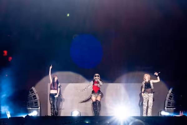 直擊/2NE1復活「朴春8首歌沒缺席!」 CL這幕給歌迷唱超催淚