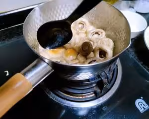 明明是素湯 卻鮮得像雞湯一樣的「口蘑湯」