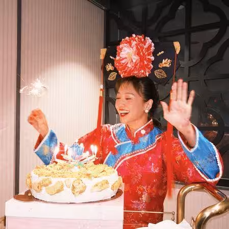 鬼鬼生日辦「還珠格格派對」! 演藝圈好友全扮成格格阿哥狂歡