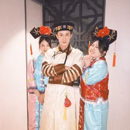 鬼鬼生日辦「還珠格格派對」! 演藝圈好友全扮成格格阿哥狂歡