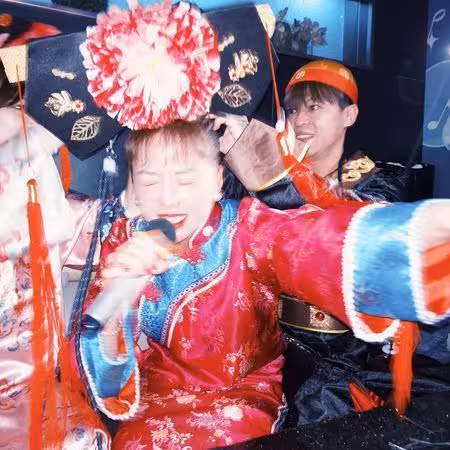 鬼鬼生日辦「還珠格格派對」! 演藝圈好友全扮成格格阿哥狂歡