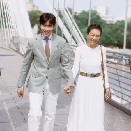 蕭敬騰帶妻吃牛排PO「愛的視角」!放閃照網笑回:把老婆拍成這樣