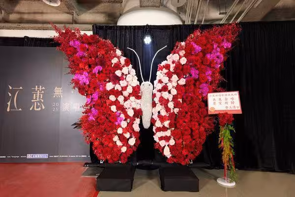 直擊／費玉清「現身小巨蛋」再砸豪禮！　江蕙粉全看呆暴動了
