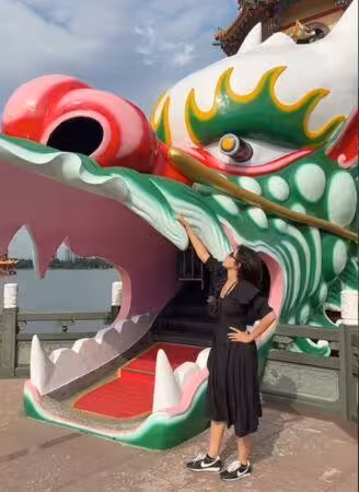 《Señorita》卡蜜拉來台「零遮掩逛寶雅」! 天后打卡嗨喊:買很多可愛小物