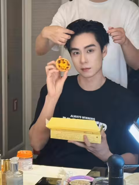 又糊了！低情商，求導演，送外賣，終於進組又曝光戀情 女主實慘