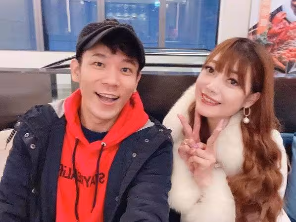 香蕉哥哥驚喜同框蘋果姐姐! 粉絲陷回憶殺哭了:時代的眼淚