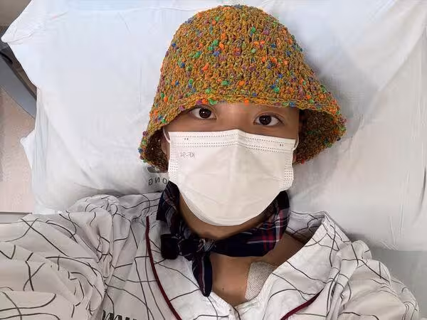 韓女偶像消失3個月突告白「罹患血癌了」 剃髮戴帽躺病床泛淚引不舍