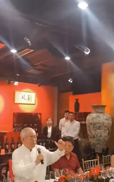 曝徐萌出軌繼子,兩人罕見合影曝光,還與多名男子保持不正當關係