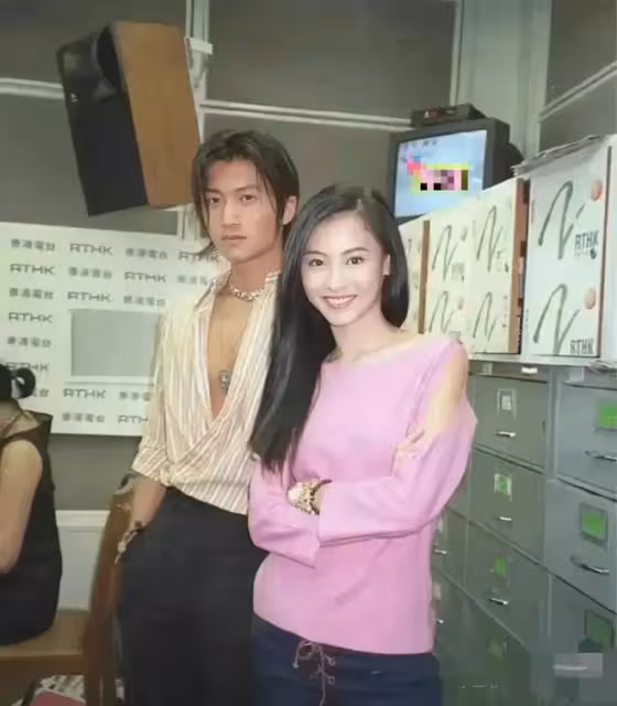 王晶公開真相！張柏芝婚變主因不是王菲，而是讓她3年懷孕5次的人