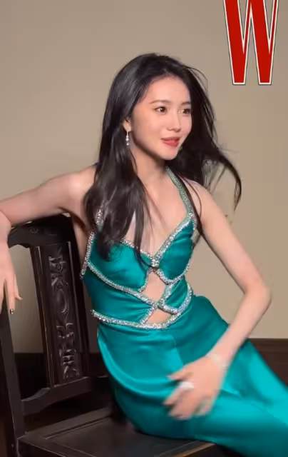 紅毯：唐嫣像油畫美人 熱巴變「銅人」 超吸睛，楊冪拍照姿勢絕了