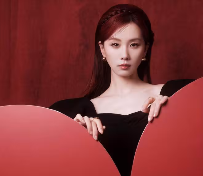 紅毯：唐嫣像油畫美人 熱巴變「銅人」 超吸睛，楊冪拍照姿勢絕了