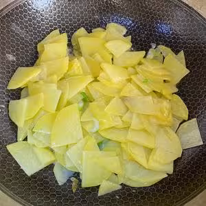比肉都好吃的青椒炒土豆片😋簡單又美味❗️