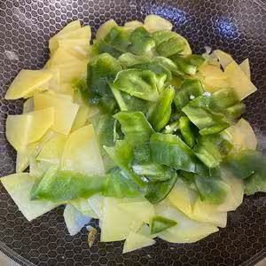 比肉都好吃的青椒炒土豆片😋簡單又美味❗️