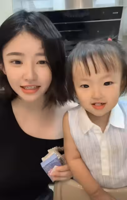 王思聰新歡曝光,身材火辣著裝大膽,懶懶評論區淪陷,替她不值