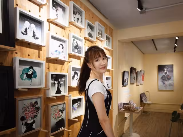 哈佛女星成插畫家! 宣布開畫展「展現反骨一面」:不當最善良的人
