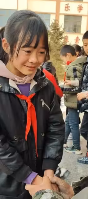 被資助的女孩去世!胡雷深夜發文:半年失去兩學生,心像刀割一樣