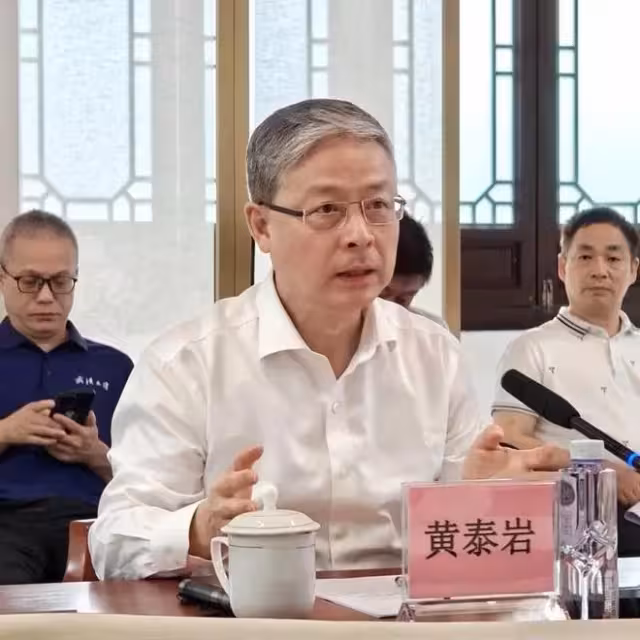 楊景媛事件,我們忽視了另外一個人,其實不能全怪武大張校長