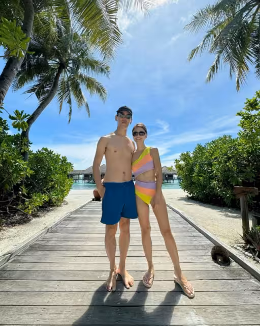 前港姐大曬婚照慶祝結婚9周年!曾備受力捧卻突然退圈!生兩女身形纖瘦如少女