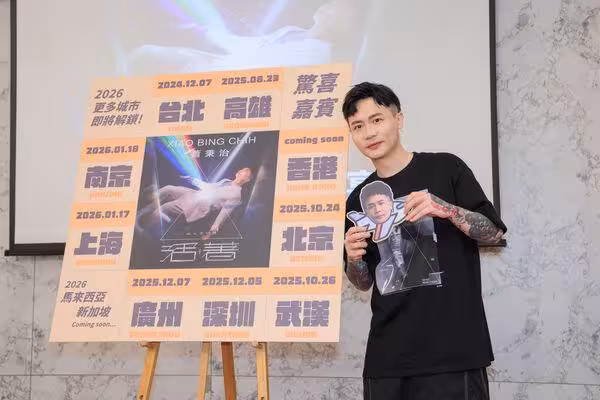 蕭秉治女友現身甜給滿分! 不當「神曲製造機」曝光最新身份