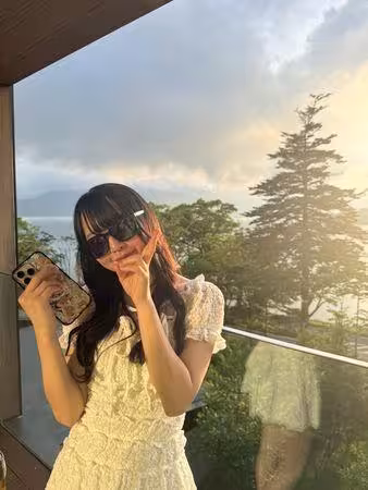 19歲爆紅女偶像「親吻男生」私密照外泄!違規遭退團…2天後最後登台
