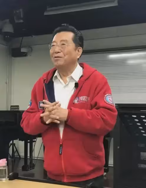 李天一輸了800萬美金?86歲李雙江抱病演出還債,娛記闢謠未出國
