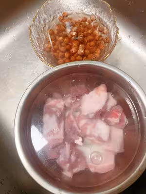 墨魚排骨蓮子湯