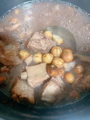 墨魚排骨蓮子湯