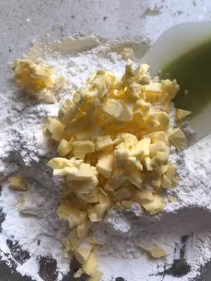 簡單的蔓越莓淡奶油小司康