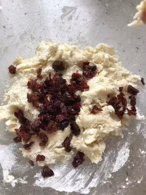 簡單的蔓越莓淡奶油小司康