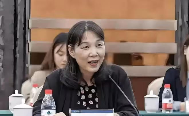 宗馥莉公開回應娃哈哈風波，三句話表明立場，杜建英應自責