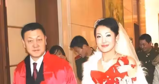 重磅！妻子下場控訴，韓磊出軌4位女歌手，有私生子，花400萬安撫