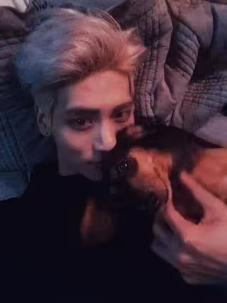 SHINee鍾鉉15歲愛犬Roo離世！曾走失3天奇蹟尋回　粉絲哀悼引淚崩