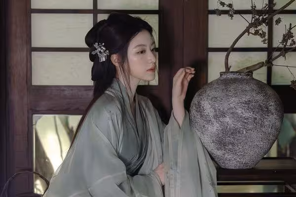 舒華「古裝造型照」激美!江西初體驗漢服:終於圓夢了 韓網贊爆