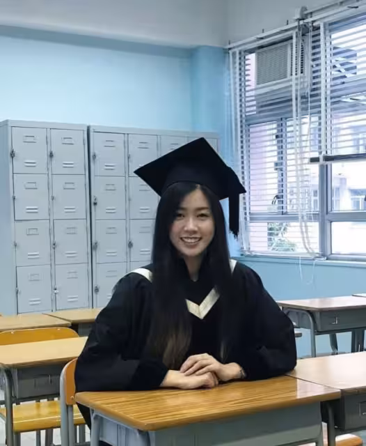 從小美到大!TVB戀綜女神中學清純照曝光!32歲再穿校服仍青春十足