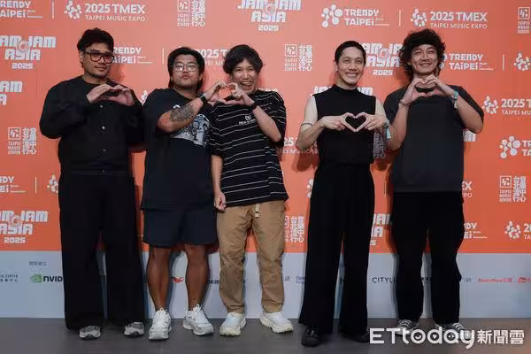 直擊/《絕廟騙局》道爾法師來了!POTATO首訪台 被求賜福笑到下跪:很訝異