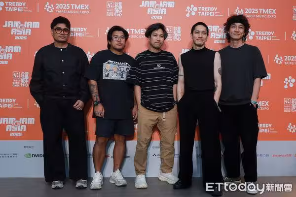 直擊/《絕廟騙局》道爾法師來了!POTATO首訪台 被求賜福笑到下跪:很訝異