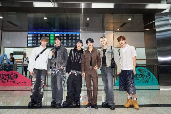 超猛同台Stray Kids! SEVENTOEIGHT驚喜返台...機場掀暴動