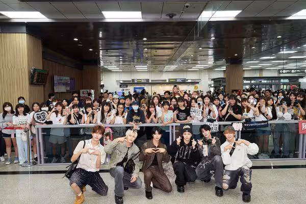 超猛同台Stray Kids! SEVENTOEIGHT驚喜返台...機場掀暴動