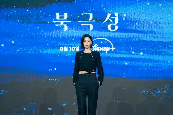 女神也追星！全智賢剪成俐落短髮　記者會突告白男神：我是粉絲